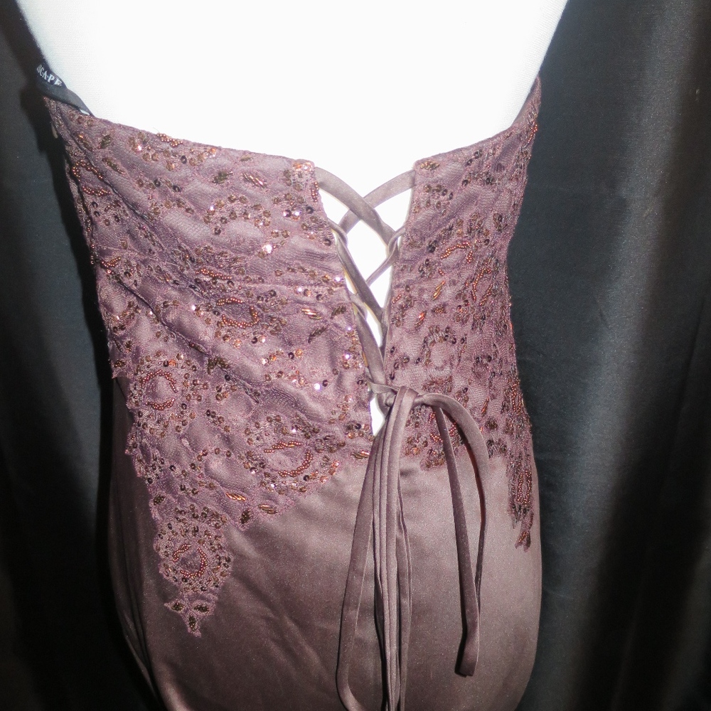 Gown - Picture 3 of 6